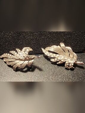 Vintage Silver Leaf Clip-On Earrings - Sculpted Textured Leaves